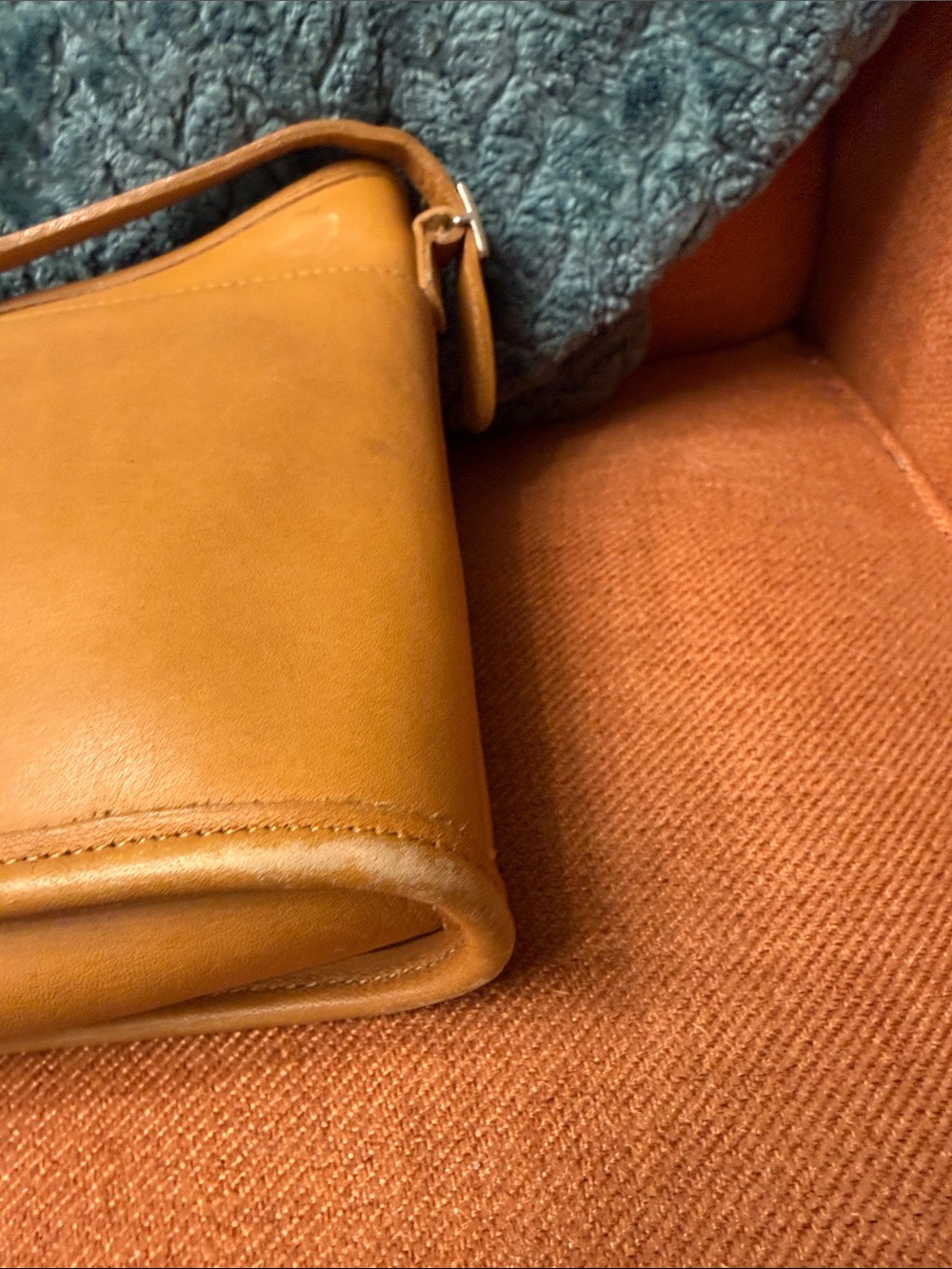 Vintage Coach Equestrian 9802 Camel Leather Crossbody Authentic - Picture 9 of 10